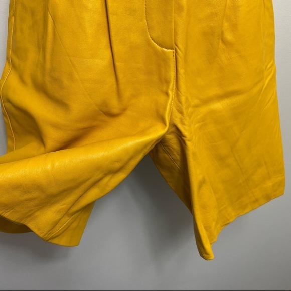 Vintage 80s high waist very soft leather shorts - Picture 6 of 15